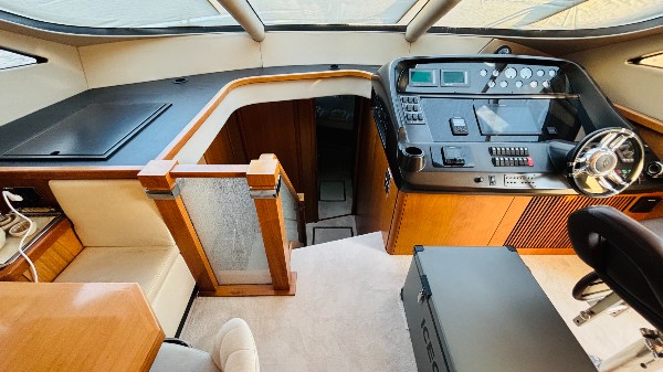 2010 SUNSEEKER MANHATTAN 70
