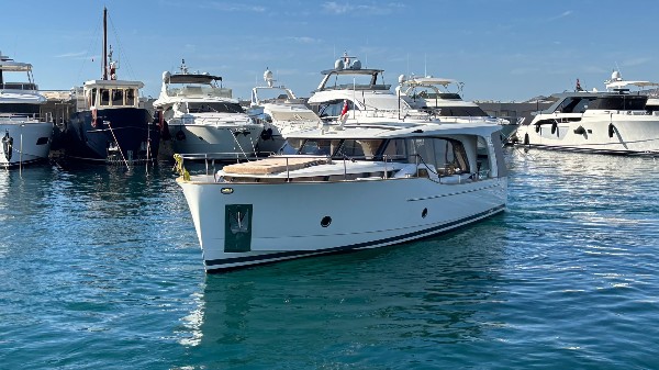 2023 GREENLINE 40 HYBRID