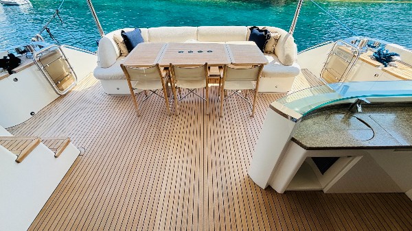 2009 PRINCESS 85