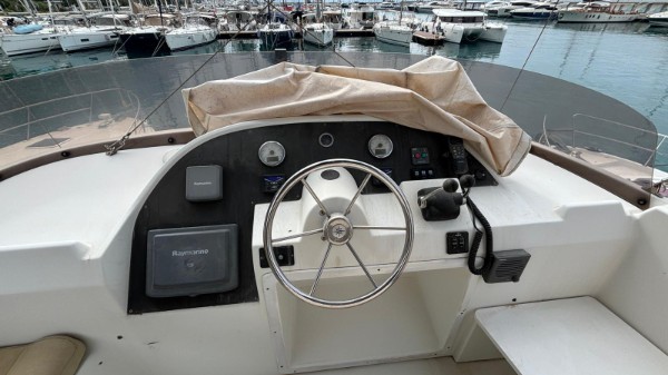 2009 BENETEAU SWIFT TRAWLER 42