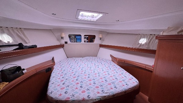 2009 BENETEAU SWIFT TRAWLER 42