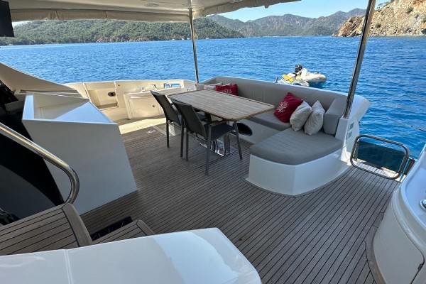 2010 AZIMUT 70