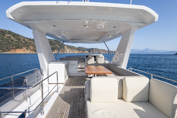 2020 AZIMUT 66 FLY