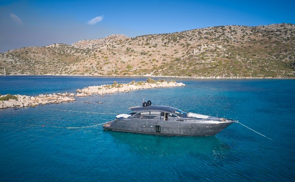 2012 PERSHING 72