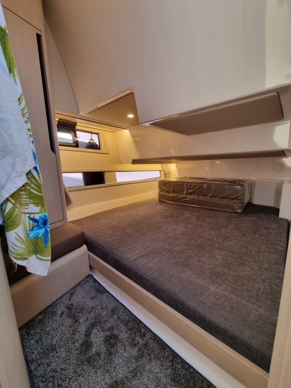 AQUADOR BOATS 400 HT