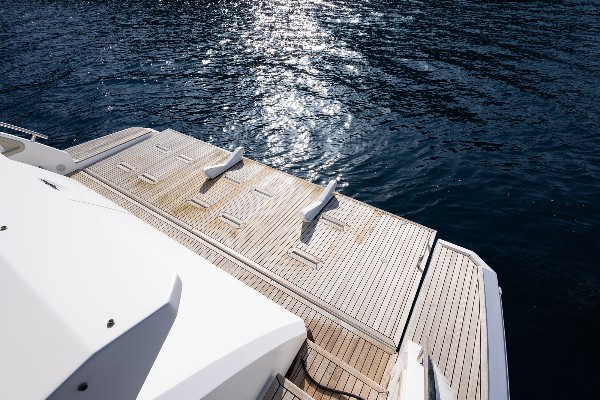 2020 AZIMUT 66 FLY