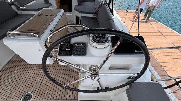 2017 JEANNEAU 51
