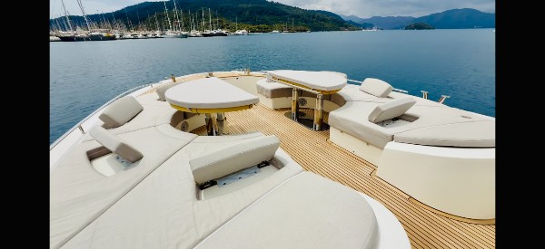 2020 MONTE CARLO YACHTS 80