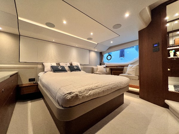 2021 PRINCESS F55