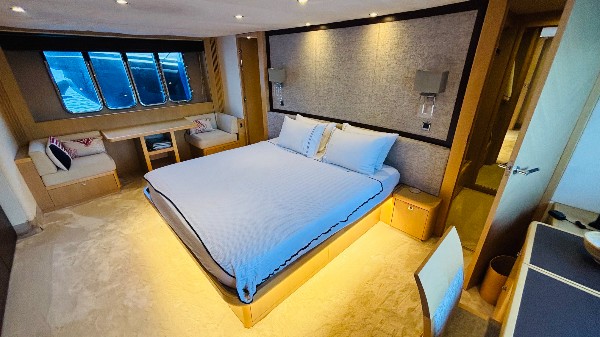 2009 PRINCESS 85