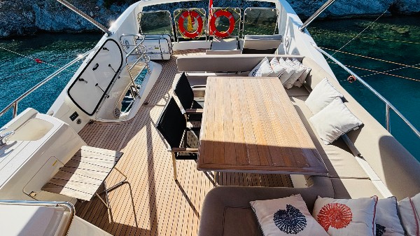 2010 SUNSEEKER MANHATTAN 70
