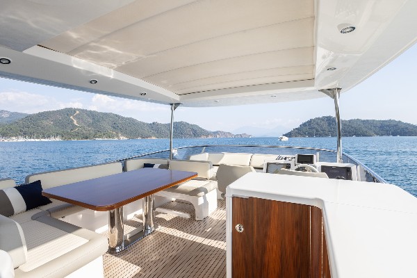 2021 AZIMUT MAGELLANO 66