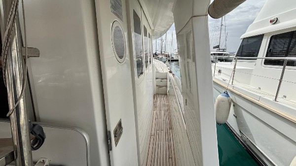 2009 BENETEAU SWIFT TRAWLER 42