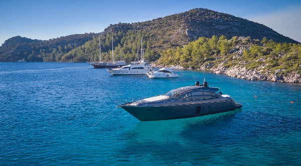 2012 PERSHING 72